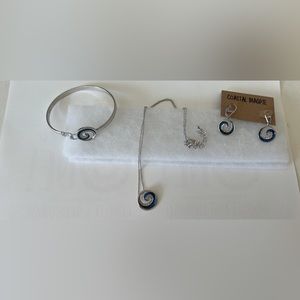 Pretty Necklace, bracelet and earring set. The design represents a wave